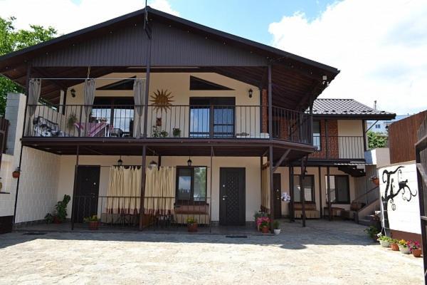 Guest House Sunrise คาเมียเนตส์-โปดิลสกี ภายนอก รูปภาพ