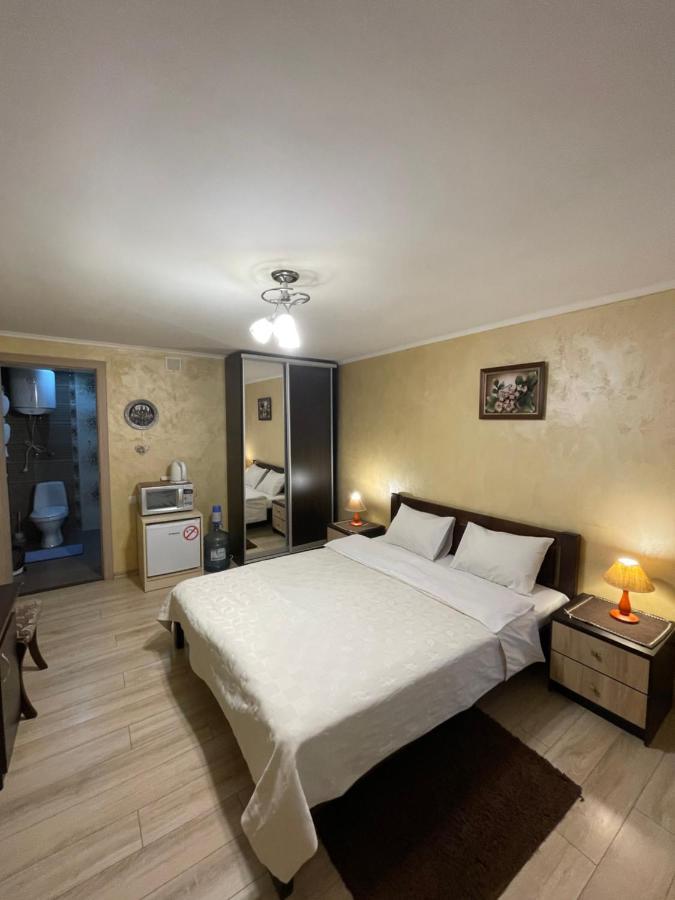 Guest House Sunrise คาเมียเนตส์-โปดิลสกี ภายนอก รูปภาพ
