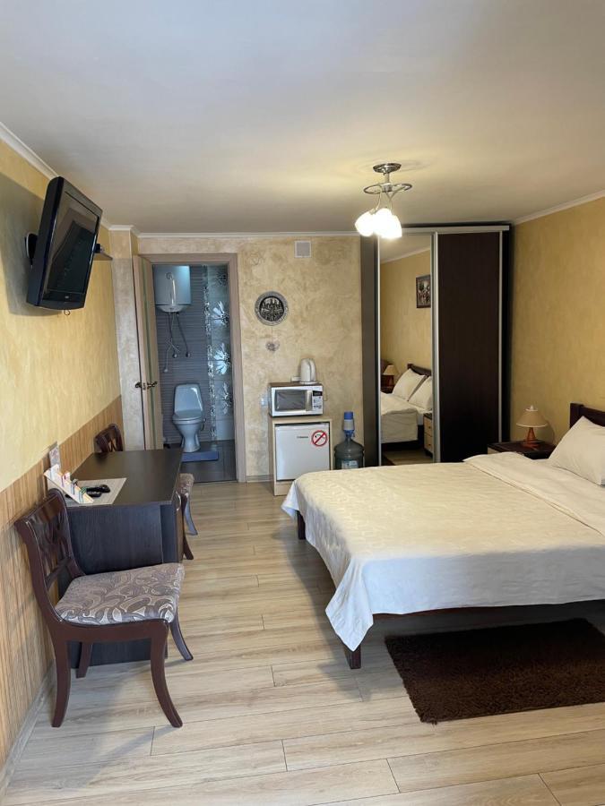 Guest House Sunrise คาเมียเนตส์-โปดิลสกี ภายนอก รูปภาพ