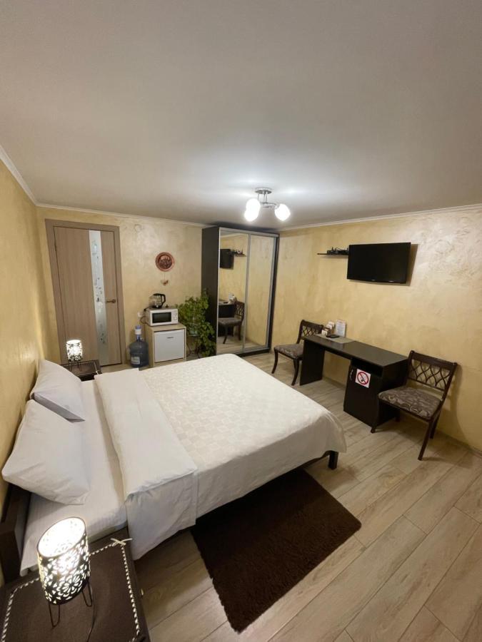 Guest House Sunrise คาเมียเนตส์-โปดิลสกี ภายนอก รูปภาพ