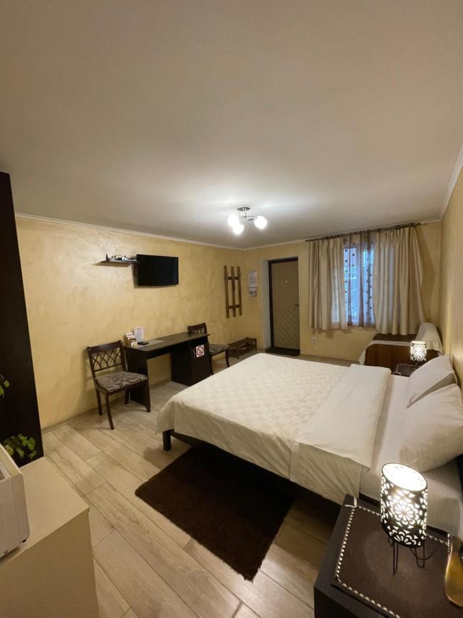 Guest House Sunrise คาเมียเนตส์-โปดิลสกี ภายนอก รูปภาพ