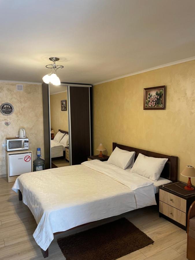 Guest House Sunrise คาเมียเนตส์-โปดิลสกี ภายนอก รูปภาพ