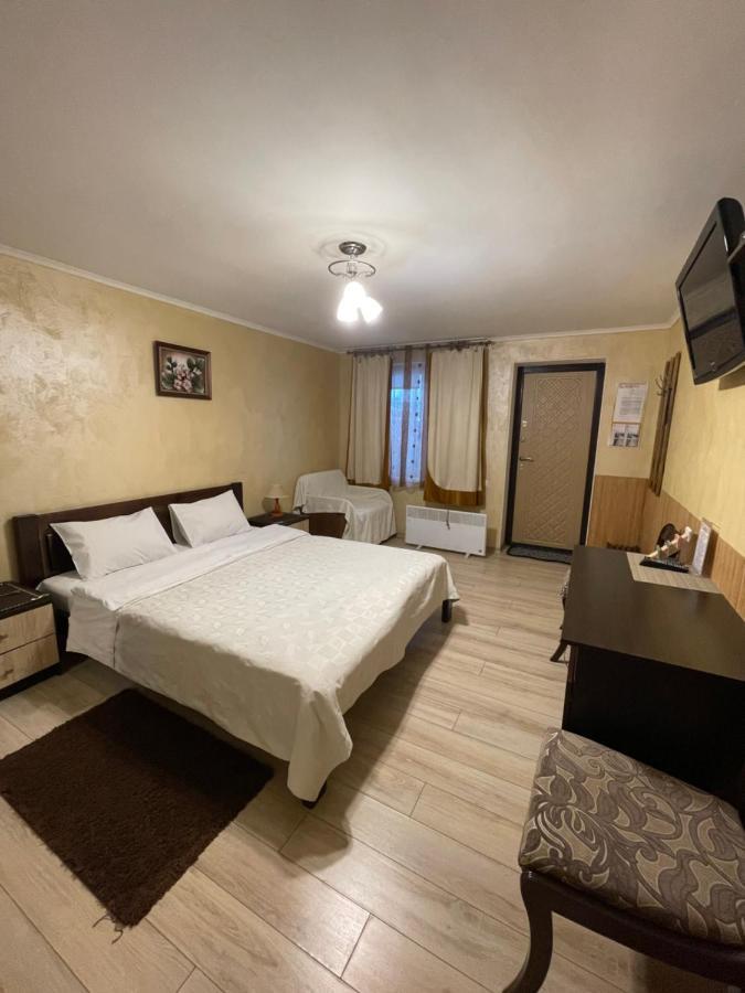 Guest House Sunrise คาเมียเนตส์-โปดิลสกี ภายนอก รูปภาพ